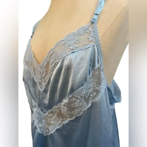 Vintage “A Cut Above” Satin Chemise Size 38 - Picture 2 of 8